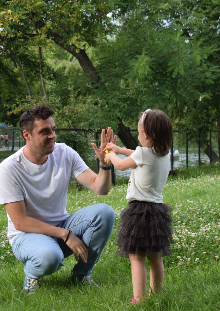 Relația tată – fiică, o legătură vitală pentru o dezvoltare sănătoasă